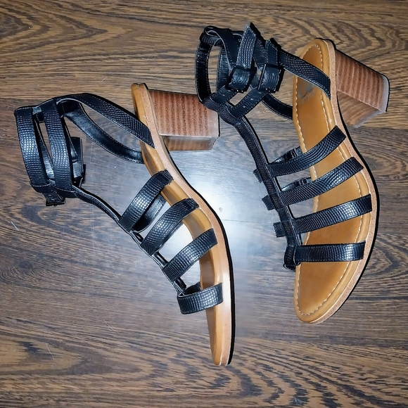 GIANNI BINI Gladiator Sandal Black Stacked 2 1/2" heel Leather EUC - Picture 4 of 5